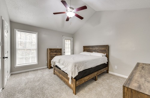 Mid City South Condo | Baton Rouge Condo w/ Pool & Balcony, Near Golfing!