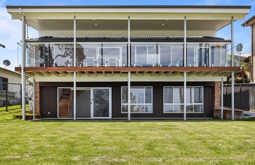 Brightwaters House | Bright Waterviews - Five bedroom home with views