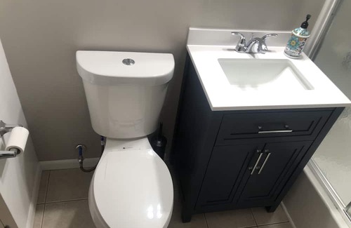Chardon Apartment | “Sojourn On South” Comfortable and Quiet 2 Bedroom Apartment