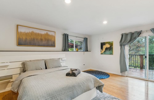 Sequoyah Apartment | Modern Luxury in Oakland Oasis: Spacious Modern