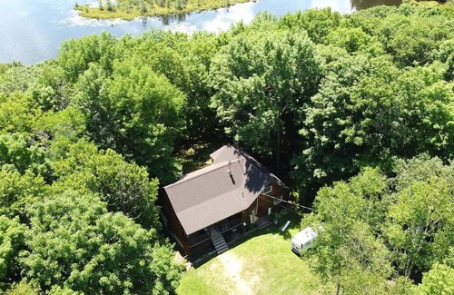 Gooderham Cottage | Spacious Cottage on the shores of Contau Lake