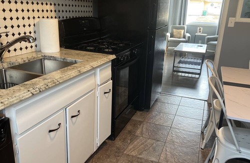 Shawnee House | Cozy two bedroom home near downtown Shawnee