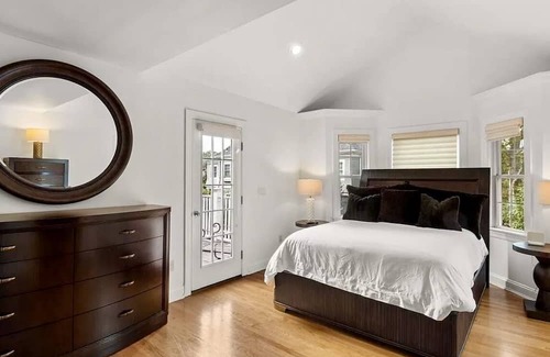 Greenwich House | BEAUTIFUL TOWNHOUSE ON BRUCE PARK 10 MIN WALK TO TRAIN ON GREENWICH AVE