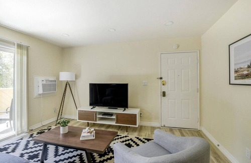 Fremont Apartment | Airy Fremont 2BR w/ Elevator & A/C, nr BART & Restaurants, by Blueground