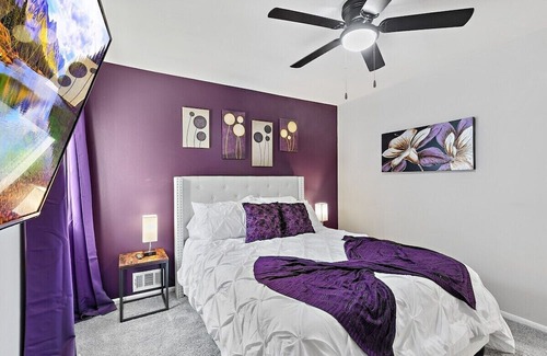 Towson House | Parking Netflix Heart of Towson Self Check-In