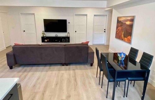 South Jordan House | Urban River Suite