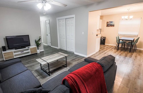 Indianapolis House | Cozy Stay Near Uni of Indy, 10 min to Downtown
