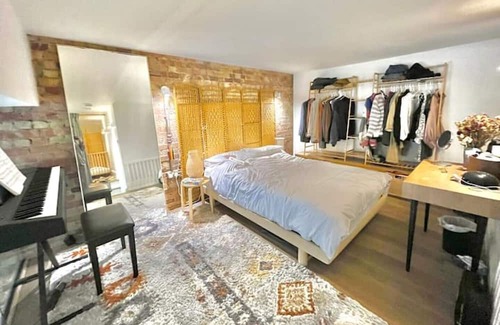 Wallington Apartment | NY style studio 26 min to London