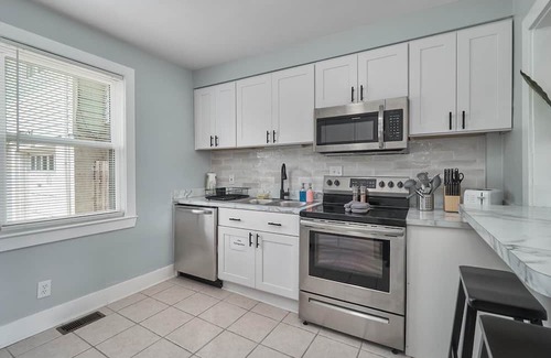 Cottage Line Apartment | *Beach/Pool* Sun Bum Suite @ Salt & Sea
