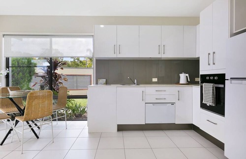 Reedy Creek Apartment | Central, Tranquil, Stylish - Close to everything and Pet friendly.