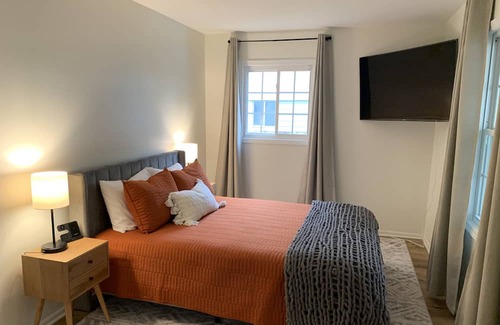 Centerville House | Updated home away from home in Centerville.