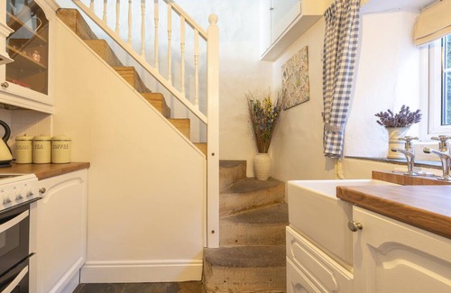 Richmond Apartment | Thimble cottage is a traditional two bedroom cottage with many original features
