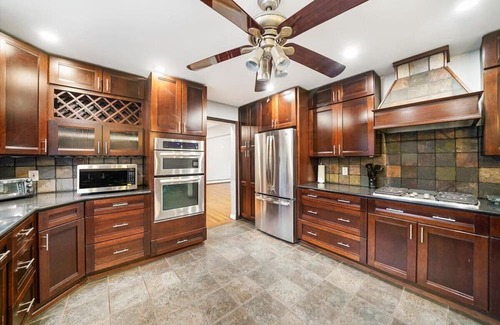 South Fallsburg House | Strictly Kosher 5 Min Walk All Year Shul-Hot Tub, Enclosed Heated Pool+ Gameroom