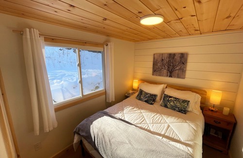 Highlands East Cabin | Lessen your stress on Ess(on) Lake