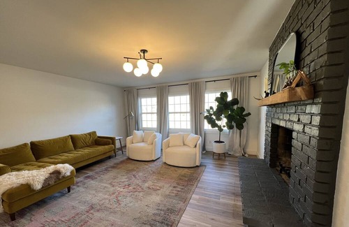Pittsburg House | Freshly renovated modern 4 bd+3 ba home just 2 miles from hospital and college!