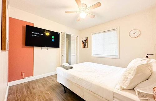 Vernon House | Stylish 4-BR Abode - ROG