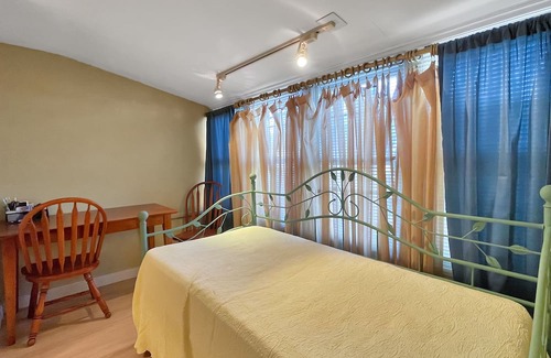 Hampton Cottage | This fully furnished beach cottage is the perfect summer escape!