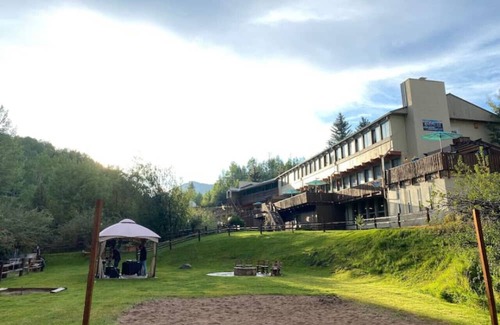 Glenwood Springs Cabin | North Facing Room #13