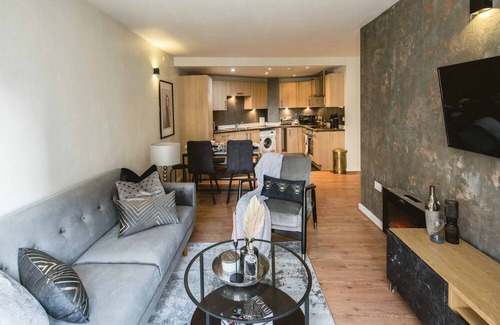 Tower Hamlets Apartment | Canary Wharf 2-Bedroom Luxury Haven