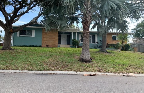 Harbor Hills House | Beautiful 3bd 2 bath w/covered pool