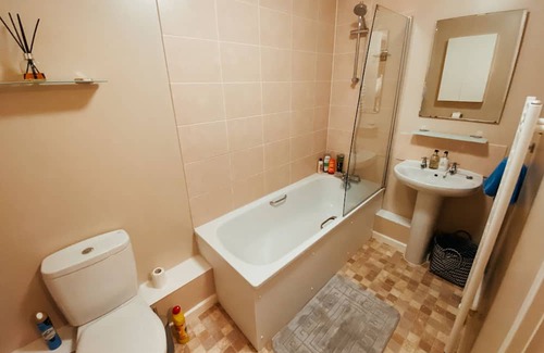 Canon's Marsh Apartment | Anchor Point - Cosy Apartment in Bristol