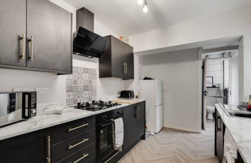 Liverpool House | FREE Parking- Sleeps 8, Victorian terrace home
