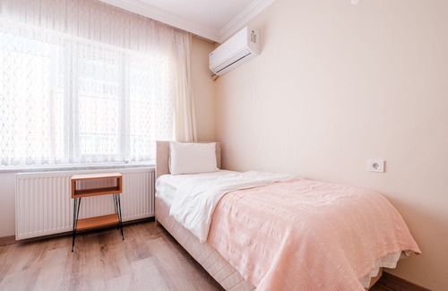Osmangazi Apartment | Comfy Flat with Balcony in Bursa