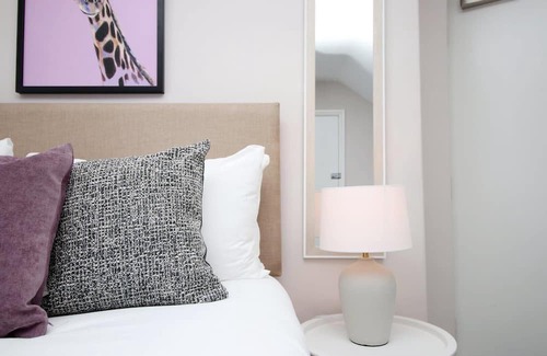 Penarth Apartment | Stay with Free Parking at Archer Road, Penarth