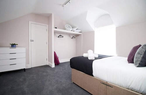 Penarth Apartment | Stay with Free Parking at Archer Road, Penarth