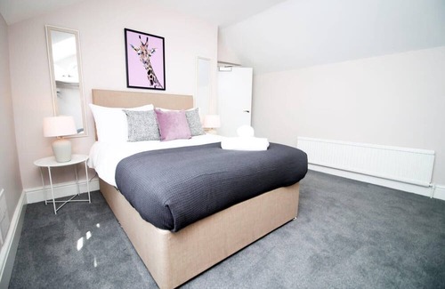 Penarth Apartment | Stay with Free Parking at Archer Road, Penarth