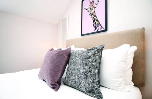 Penarth Apartment | Stay with Free Parking at Archer Road, Penarth