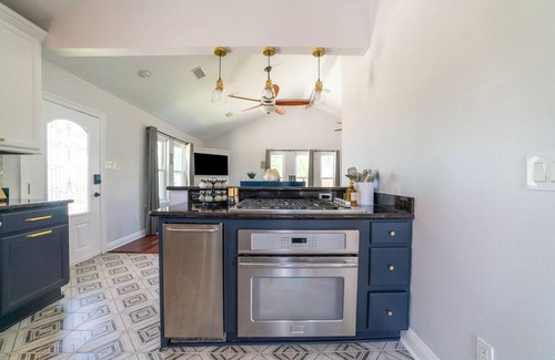 Chalmette House | 2 Story Cottage w/ heated pool and jacuzzi+bonfire