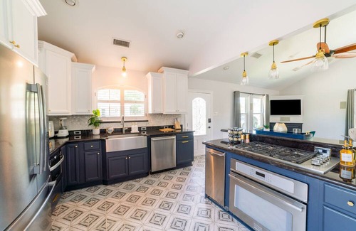 Chalmette House | 2 Story Cottage w/ heated pool and jacuzzi+bonfire