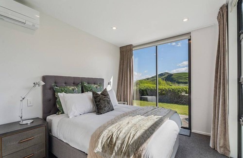 Lake Hayes House | Hawthorne House - Lake Views