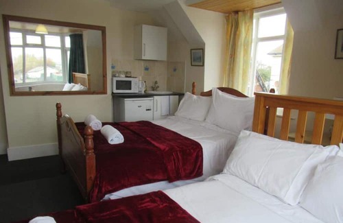Littlestone-on-Sea Apartment | Littlestone Hotel- Family Studio