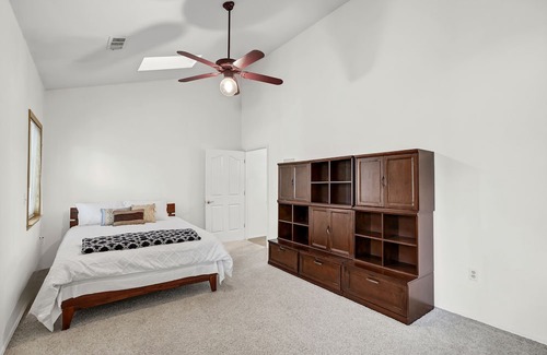 Hanford House | Beautiful Garden Home in Hanford