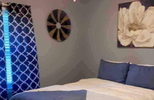 Cascade House | Secluded Oasis minutes from shopping Complimentary streaming services &CoffeeBar