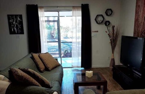 Harris Apartment | 2 Bedroom 764405 by Houzlet