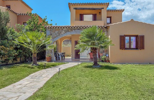 Schifoni Villa | Villa 'Villetta Budoni Lutturai' with Sea View, Private Terrace and Air Conditioning
