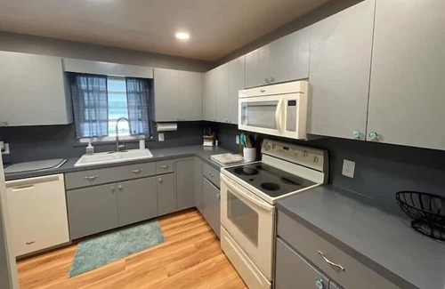 Vero Beach Apartment | 4 Bedroom 756235 by Houzlet