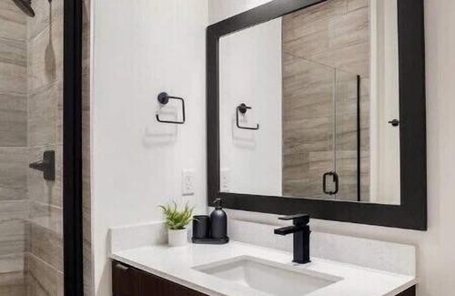 Pendleton Apartment | Fully Furnished 1 Bedroom Modern Apt W/Pool, Gym