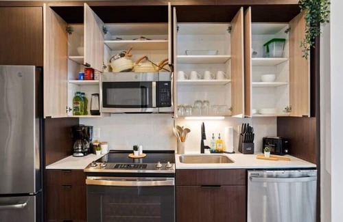 Pendleton Apartment | Fully Furnished 1 Bedroom Modern Apt W/Pool, Gym