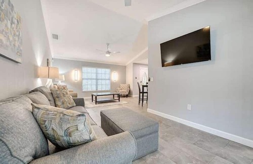 Orchid Lake Village Apartment | 3 Bedroom 736504 by Houzlet