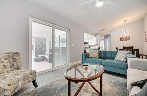 Orchid Lake Village Apartment | 3 Bedroom 736504 by Houzlet