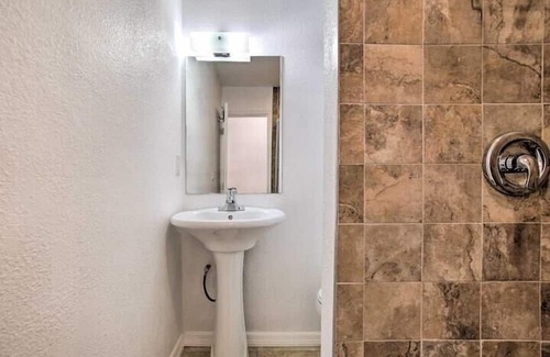 Lauderhill Apartment | 2 Bedroom 793782 by Houzlet