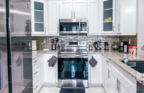 Rural Estates Apartment | 3 Bedroom 789030 by Houzlet