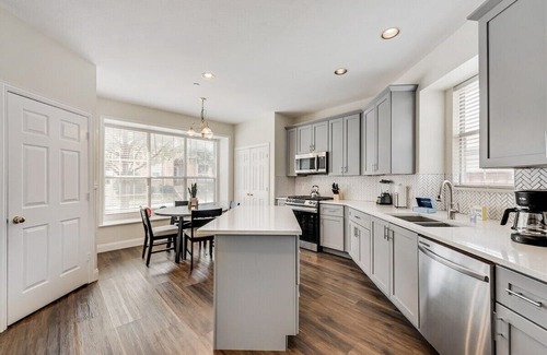 Valley Ranch House | Spacious & Beautiful Sleeps 10 people!