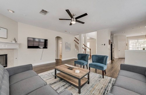 Valley Ranch House | Spacious & Beautiful Sleeps 10 people!