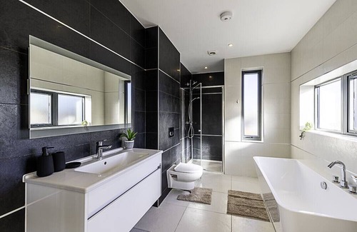 Syon Apartment | Penthouse Apartment In Brentford