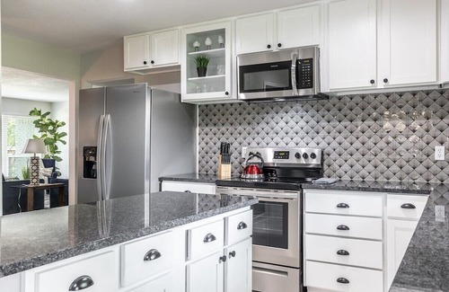 Dallas House | Bright and Stylish Home - 10 Min to Downtown!